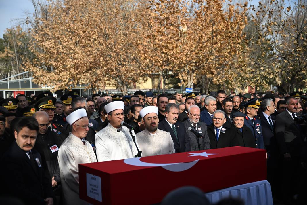 Kayseri şehidine ağladı! Tuğgeneral İsa Baydilli'ye son veda - Resim: 7